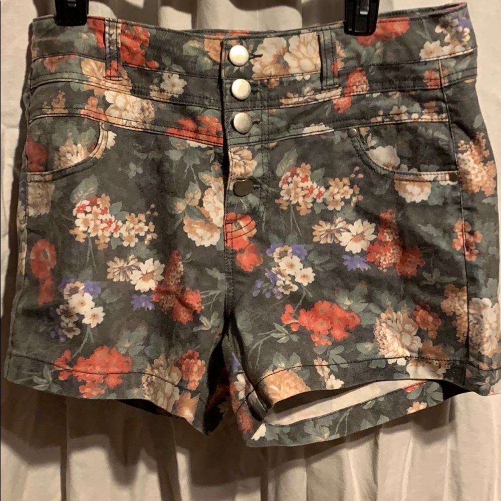 Short shorts floral design